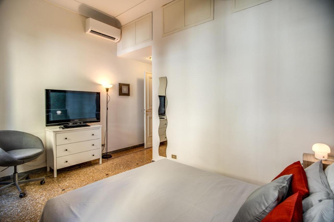Fresh House Colosseo Rome Bagian luar foto